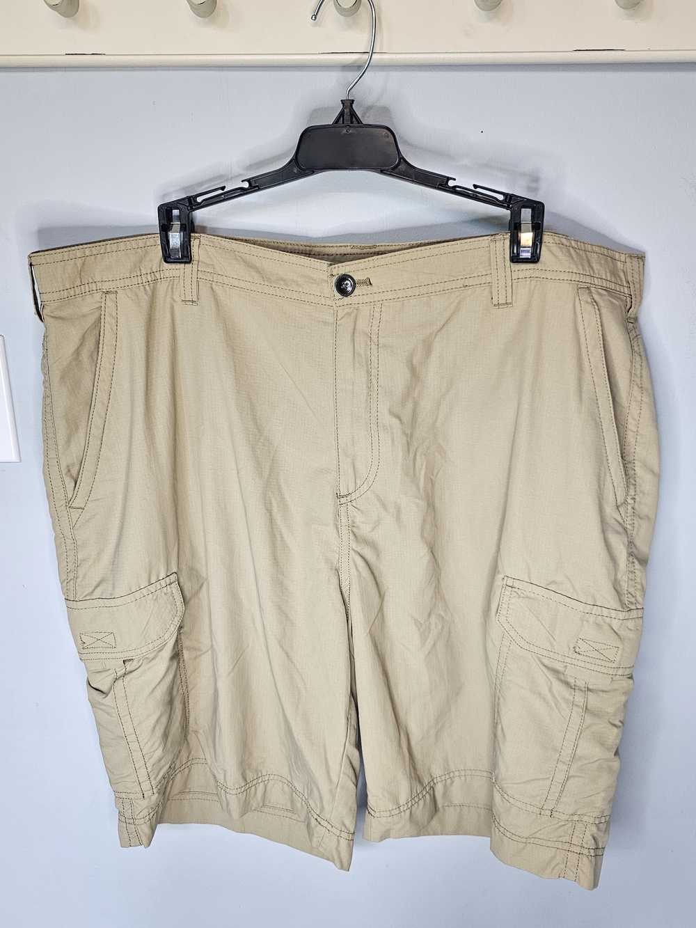 Bass Men's Khaki Nylon Cargo Shorts Size 42x10 Outdoor